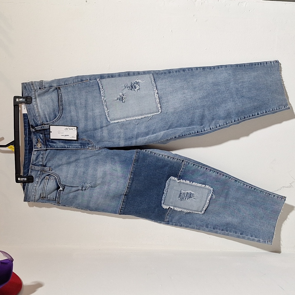 Rue 21 Premium Relaxed Crop Patched Distressed Jeans 32X32 NWT